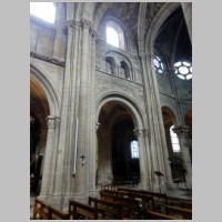 Collégiale Notre-Dame de Poissy, photo Pierre Poschadel, Wikipedia, Sixième travée de la nef, côté nord.jpg